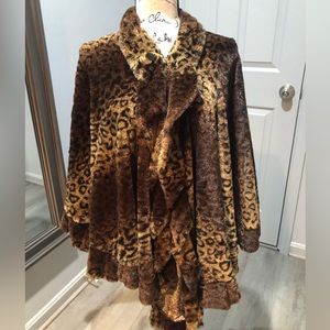 Cheetah print faux fur cape. One size fits all. EUC